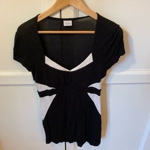 L Geometric black & white top